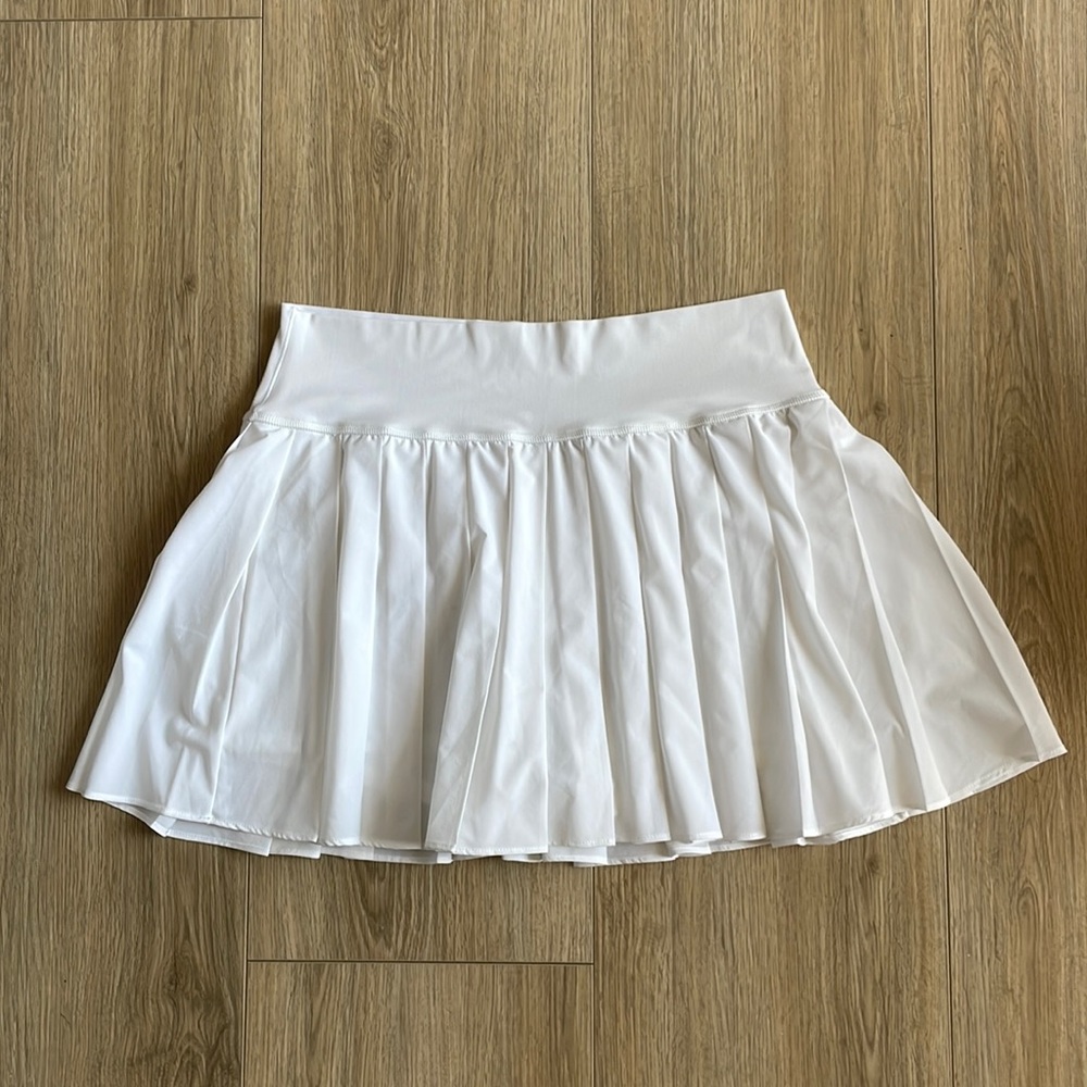 NWOT Aerie White Pleated Skort Size Large